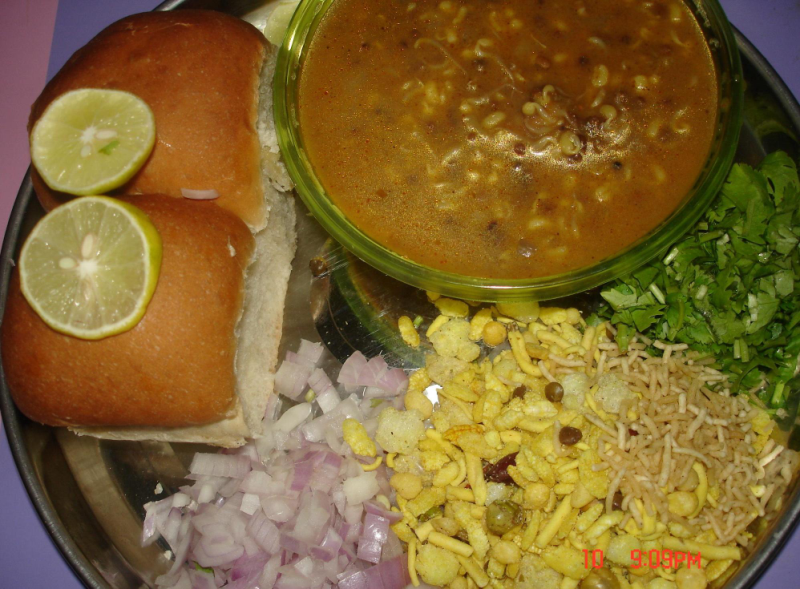 For misal masala powder 1/2 cup coriander seeds 2 tbsp sesame seeds 1 tsp cumin seeds 1/2 tsp caraway seeds 2 pieces of. Misal Pav