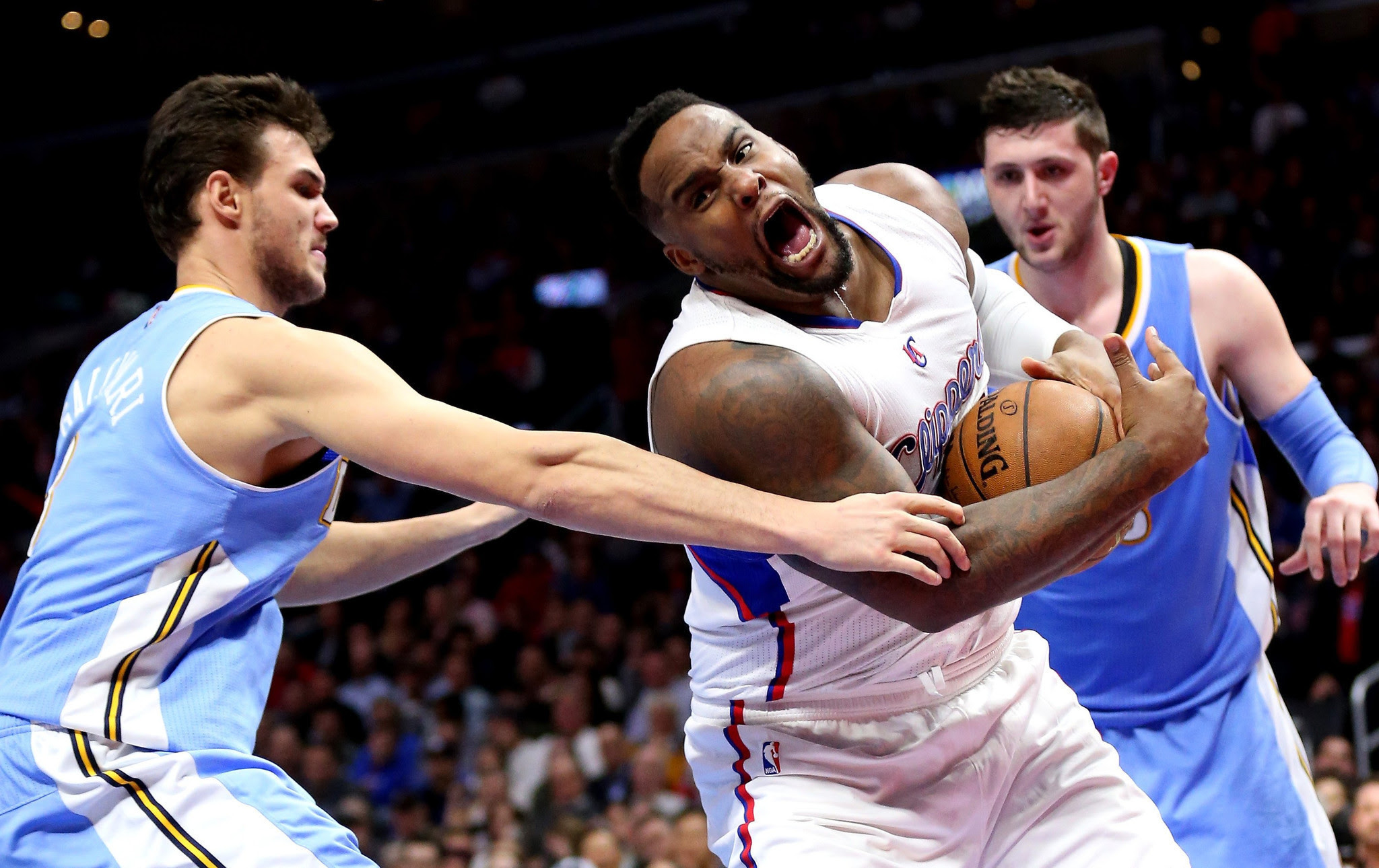 Clippers win fifth game in a row, beating Denver Nuggets, 102-98