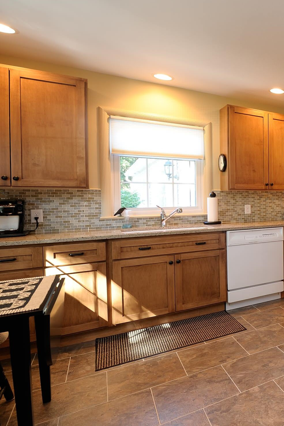 Walnut features calming wood grains with parallel grain lines of varying thickness. 35 Light Wood Kitchen Cabinets With Trends Ideas Countertopsnews
