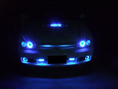 車 青いライト Kuruma