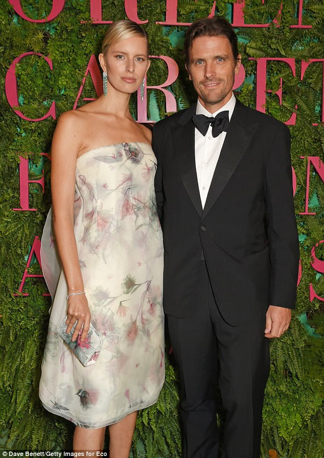 Par de poder: Karolina Kurkova colocou ao lado do empresário James Ferragamo, 45, um membro da icônica família da moda italiana