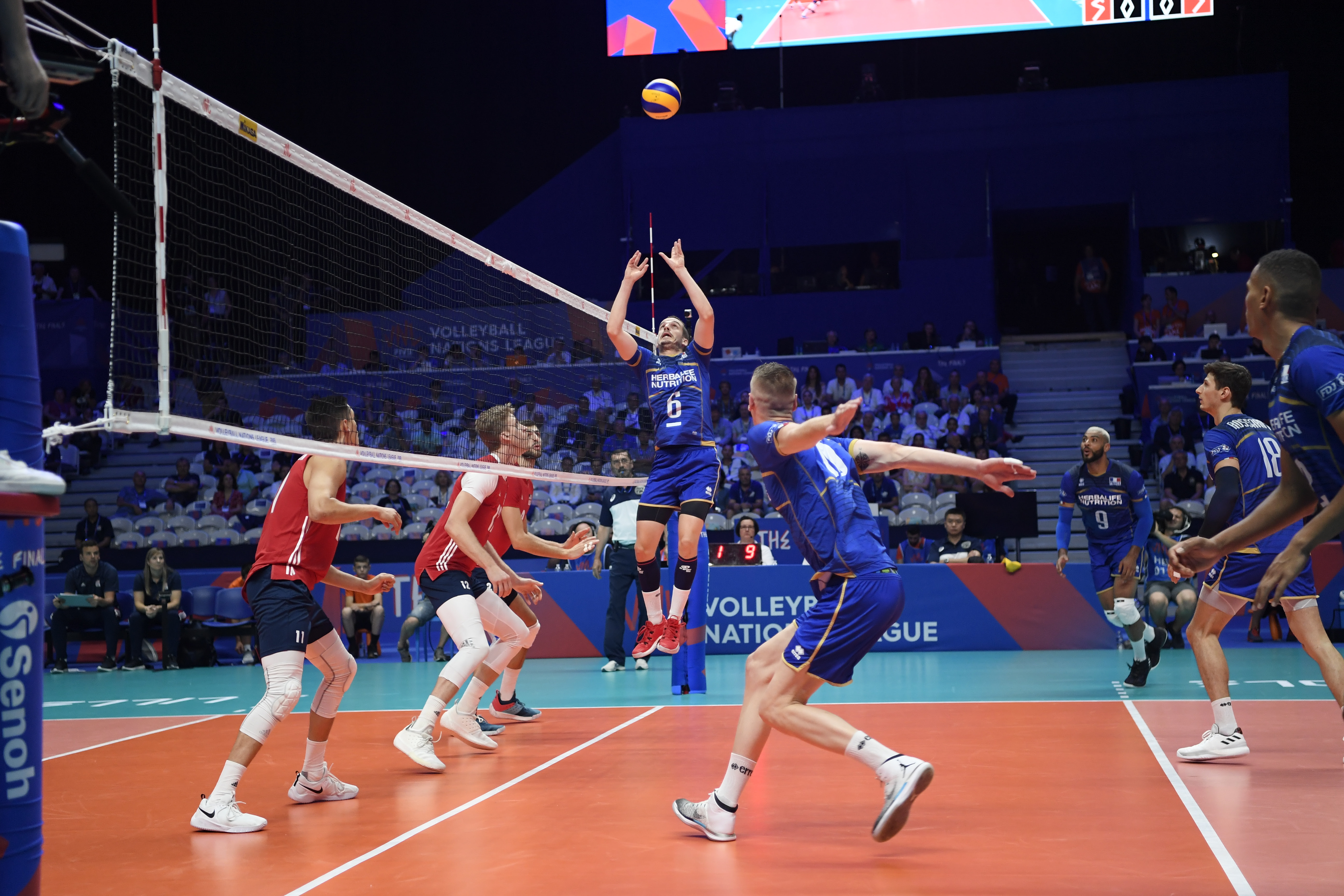 Le Plus Grand Joueur De Volley En Taille - Partager Taille ...
