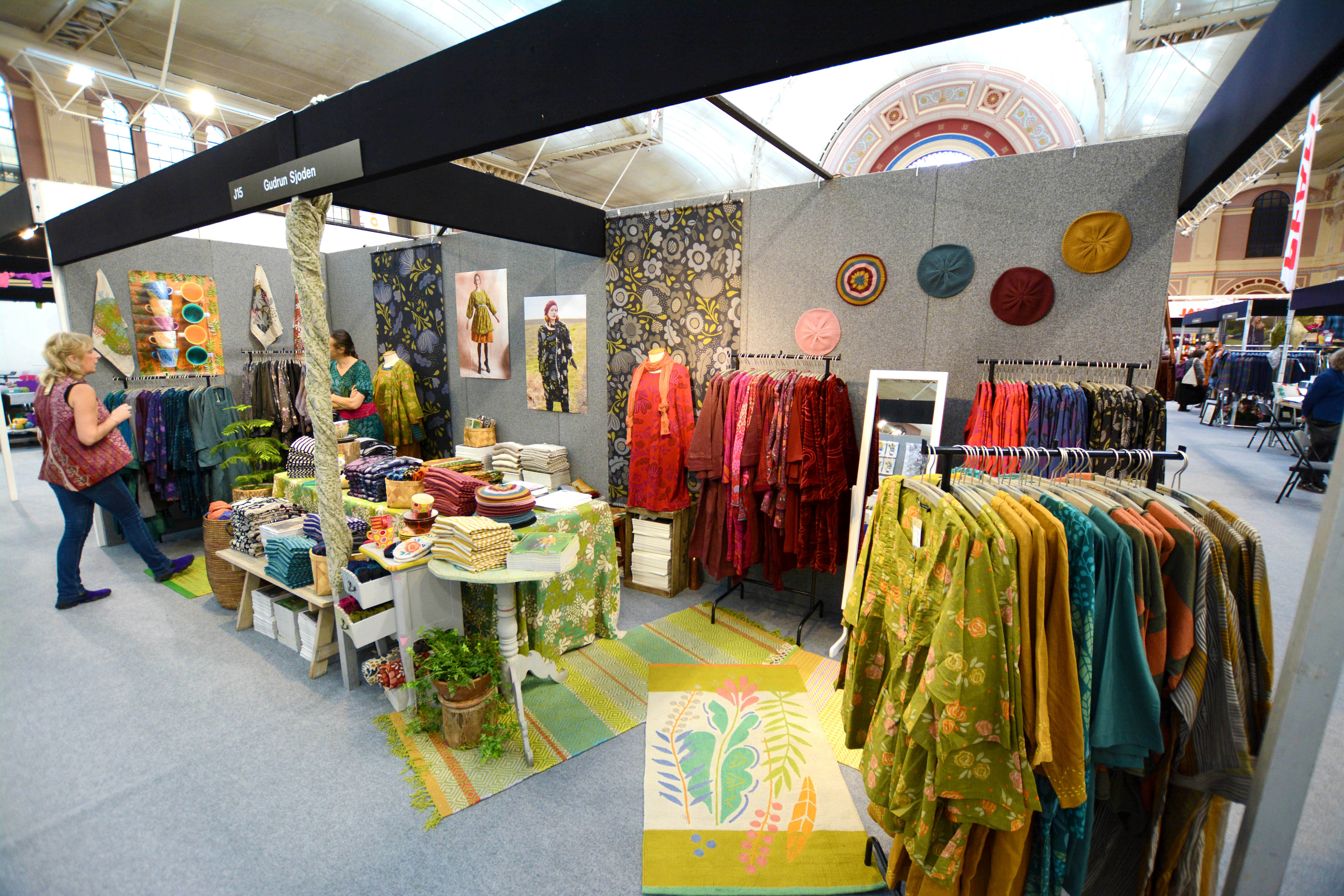 Designer, knitting on commission, knittingbelts and workshops. Ragged Life Blog Craft Fair Ragged Life Blog