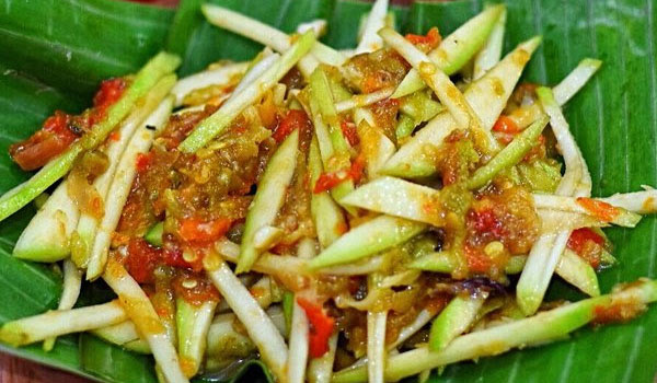 Sambal Mangga - Sambal Mangga Muda The Sundanese Spicy ...