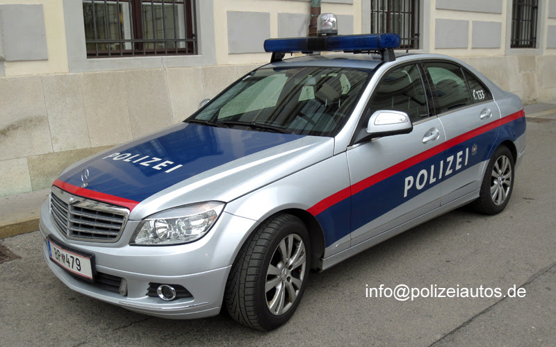 Få mere at vide her. Polizeiautos De Mercedes Benz C Klasse