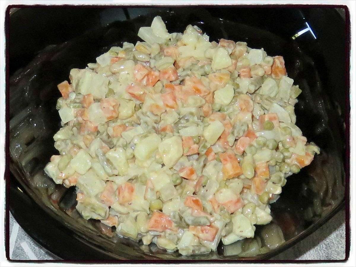 Macédoine, an incomprehensible reference to macedonia in french, means a mixture. Recette De Macedoine De Legumes Par Les Gateaux De Steph