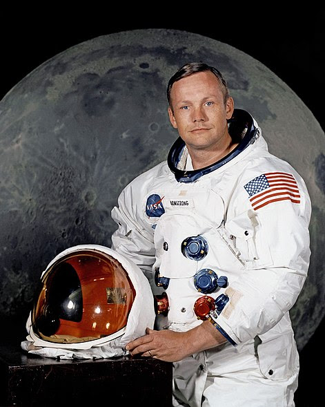 Arquivo: Neil Armstrong pose.jpg