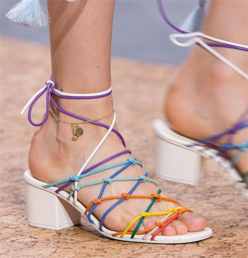 Trend Model  Sepatu dan Sandal  Wanita  Terbaru 2021 Daftar 