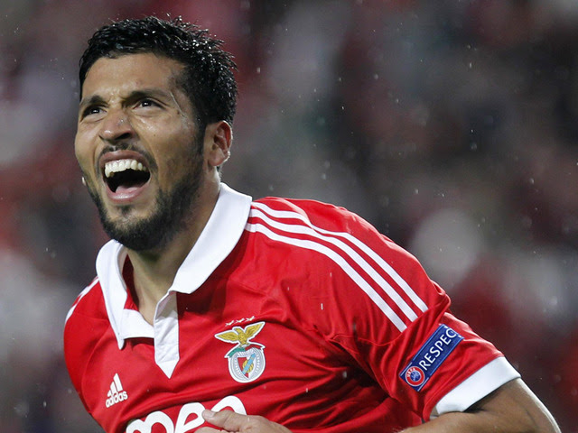 The pain prevented me from even walking. Manchester United Signs Benfica Defender Ezequiel Garay