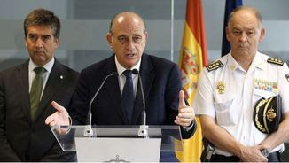 L'exdirector adjunt operatiu de la policia Eugenio Pino, amb l'exministre de l'Interior Jorge Fernández Díaz i l'excap de la policia Ignacio Cosidó (EFE)