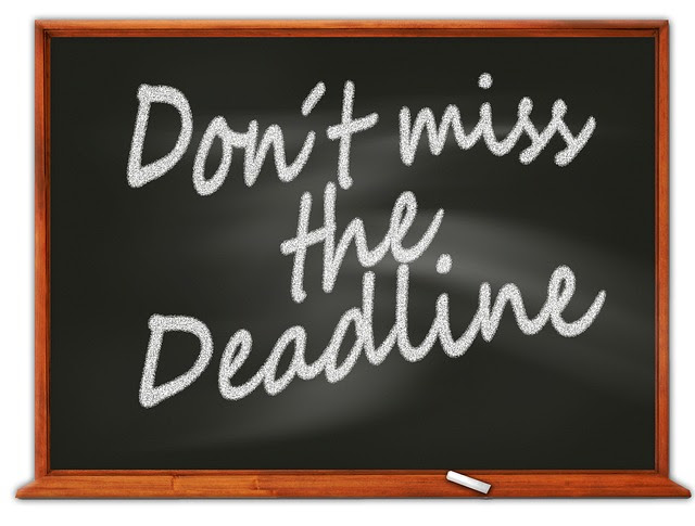 Chalkboard with text :"Don't miss the deadline"