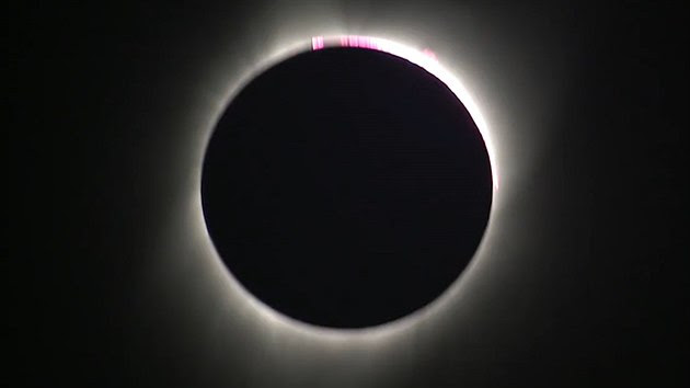 Půjde o nejvýše položené sluneční zatmění. Nad Spojenymi Staty Bylo Po 99 Letech Videt Uplne Zatmeni Slunce Idnes Cz