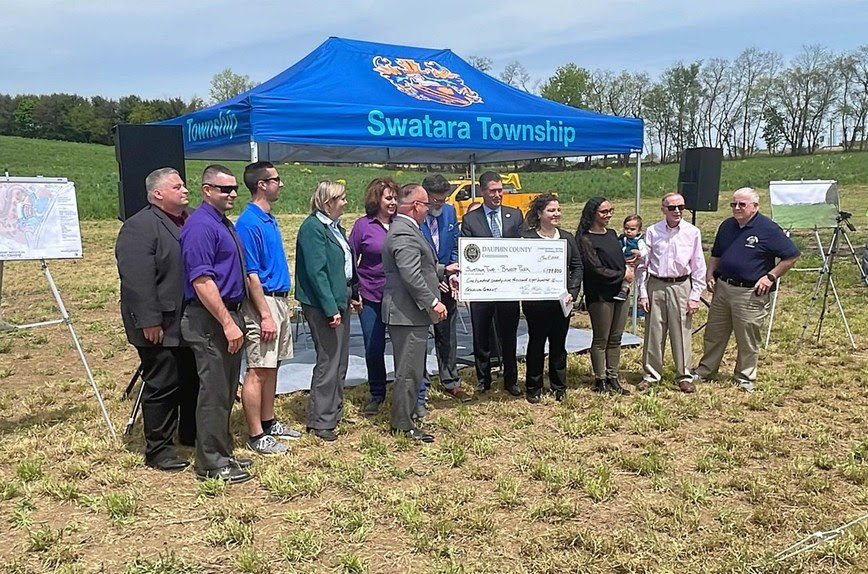 Outdoors, nature, people, sign, trees, grass, canopy, large check