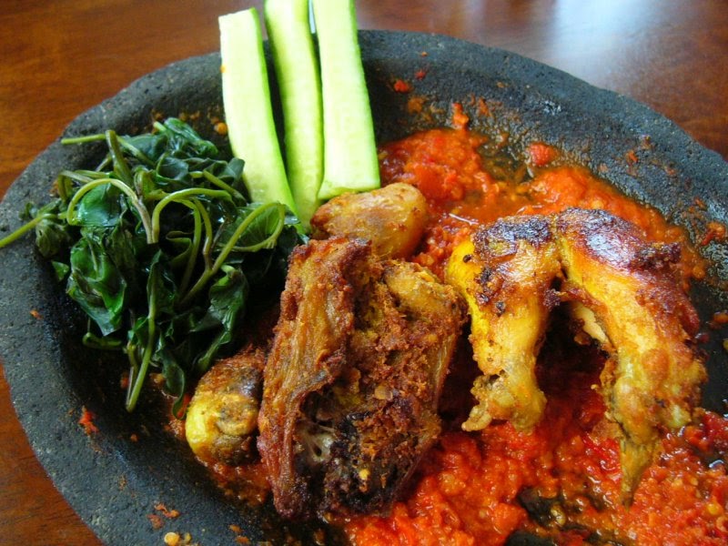 Resep Masakan Indonesia CARA MEMBUAT PECEL AYAM