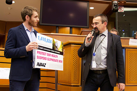 Avaaz entrega a petição sobre glifosato ao Parlamento Europeu