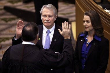 Oregon Gov. John Kitzhaber pressured to resign over 'first lady' scandal