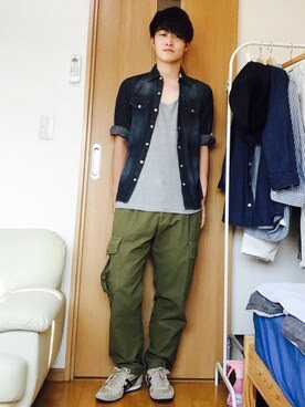 最高緑 パンツ コーデ メンズ 人気のファッションスタイル