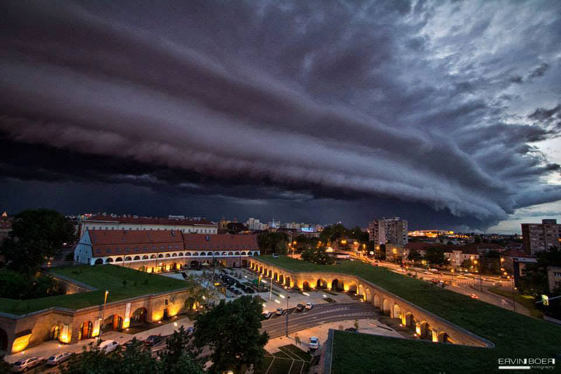 http://twistedsifter.com/2013/06/shelf-cloud-over-timisoara-romania/