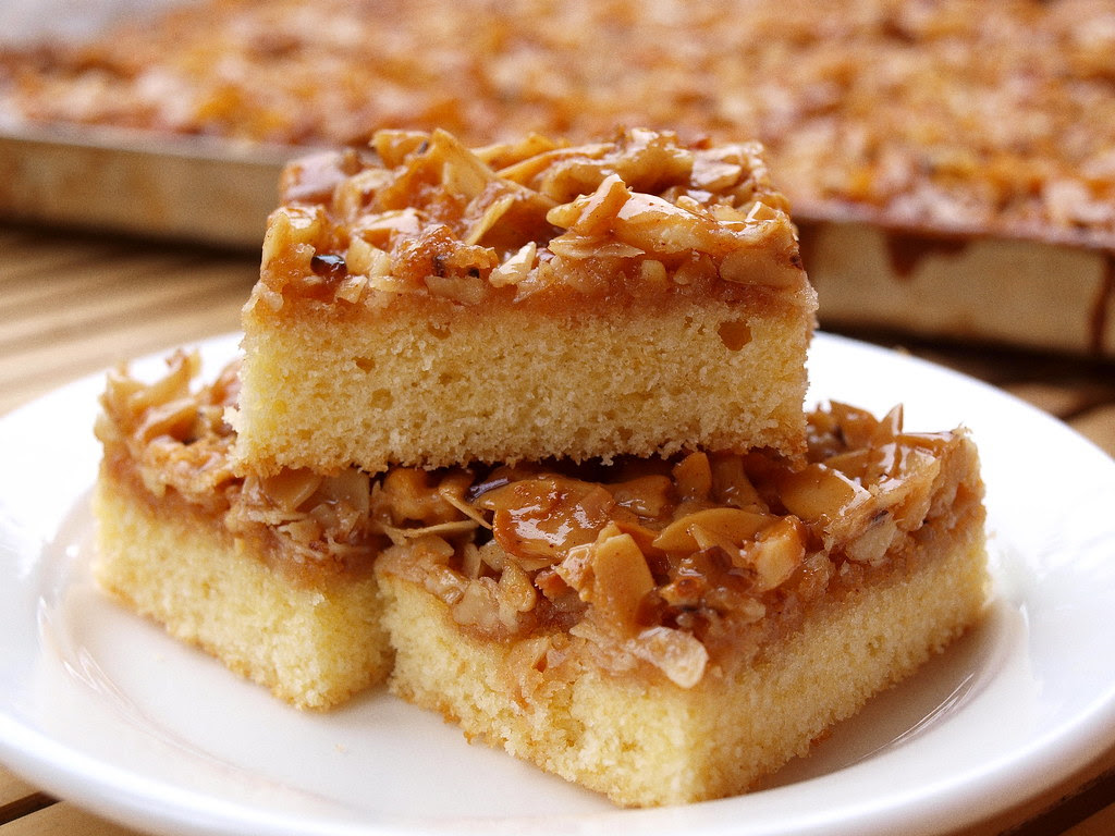 Dieser traditionelle arabische grießkuchen stammt aus dem nahen osten. Arabischer Honig Mandelkuchen In Squares Kekstester