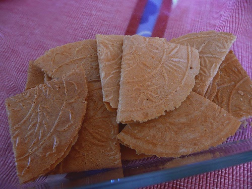 Kuih Kapit Singapore - Kris Web