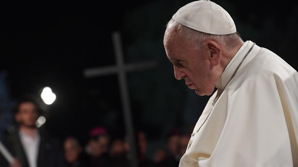 Resultado de imagen para papa francisco en el viacrucis del viernes santo 2019