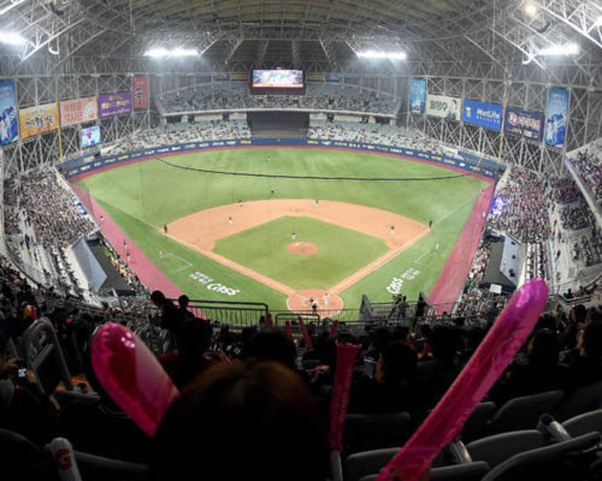 Avila, who turned 34 last week, was a free agent after…. ë¹„ì¦ˆí•œêµ­