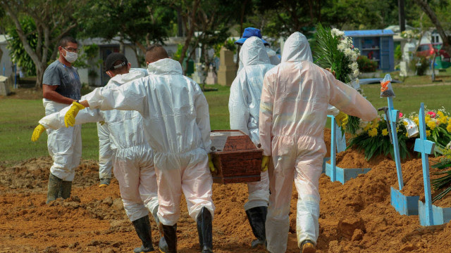Brasil chega a 689.003 mortes por Covid-19