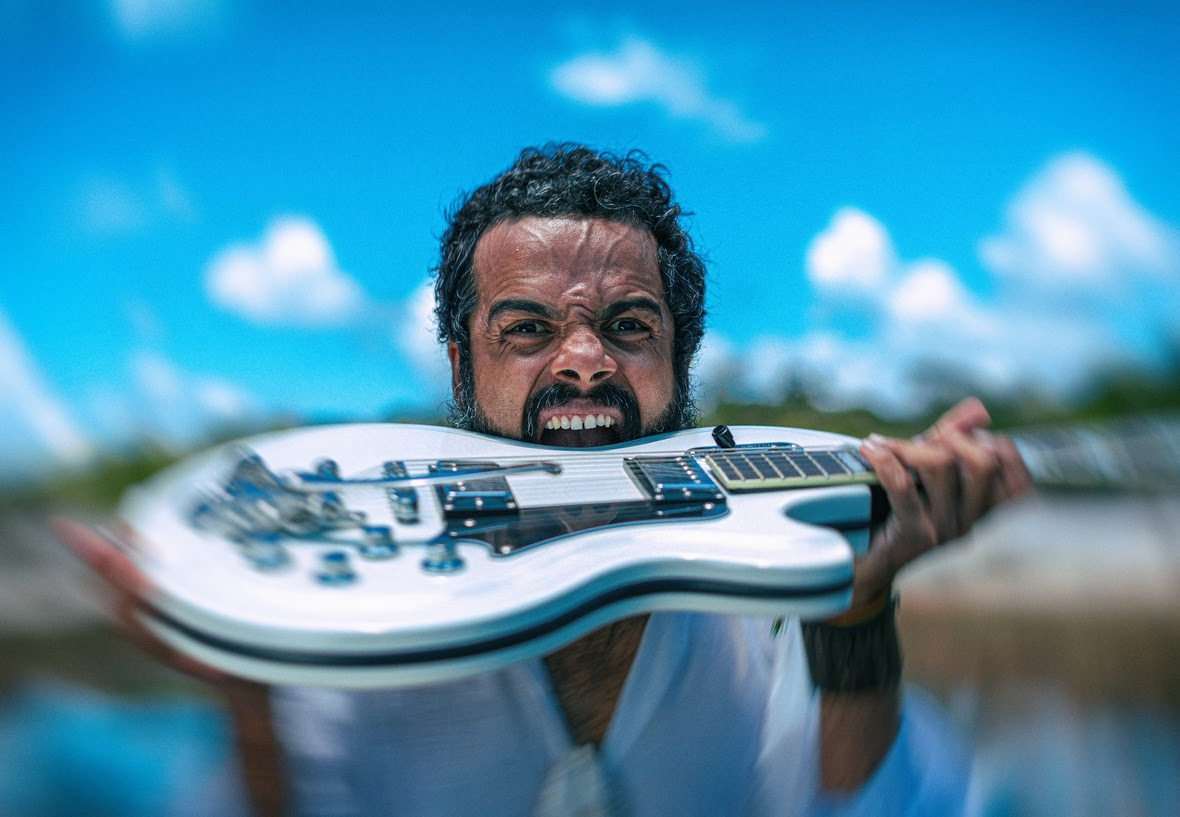 Julico com Guitarra por Victor Balde 2