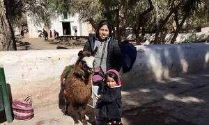 Mujer y niña en Purmamarca, en la provincia argentina de Jujuy