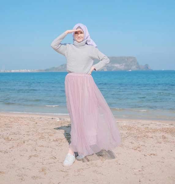 Celana Panjang Hijab ke Pantai