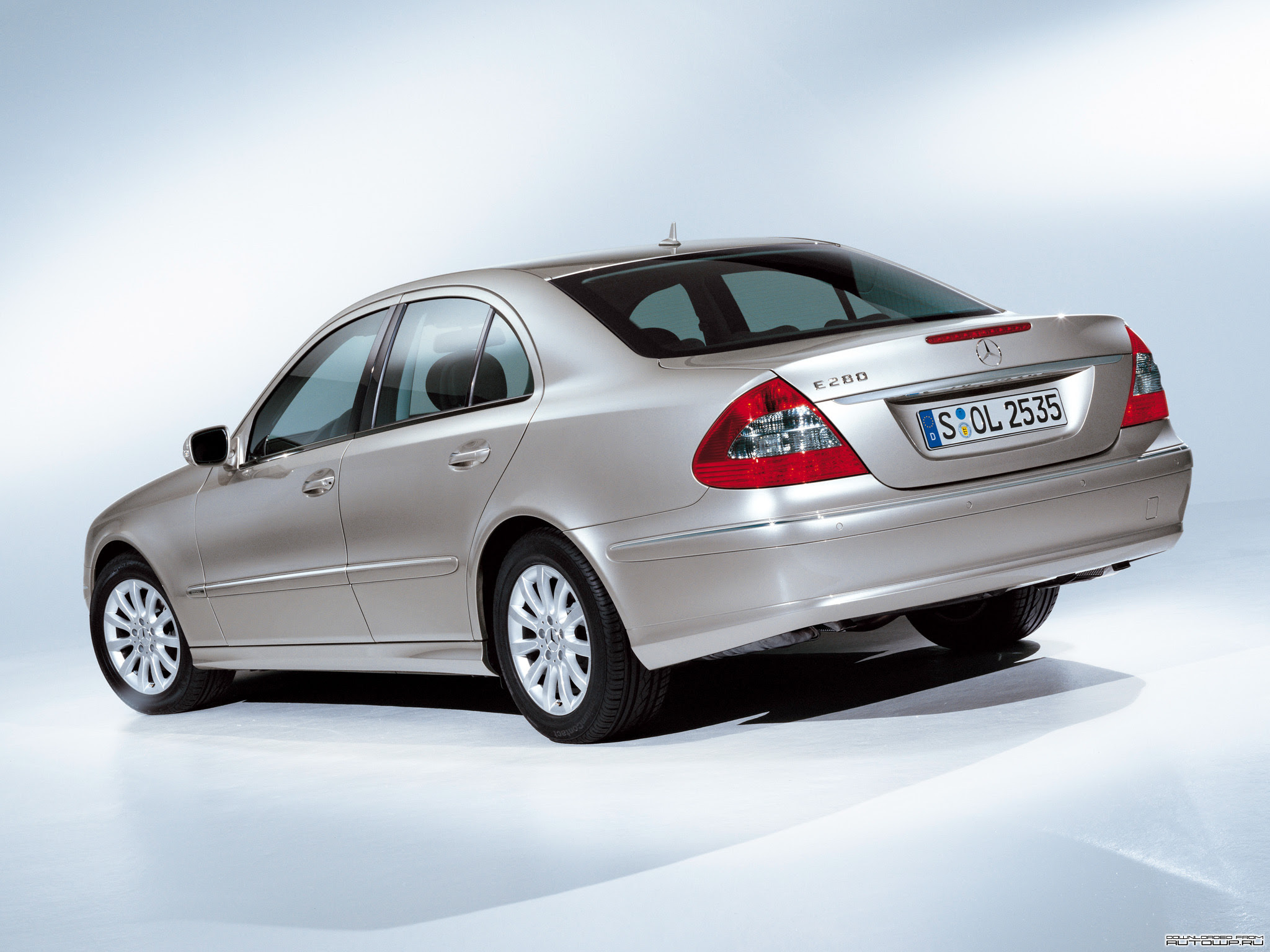 Both cars in pristine condition, similalry. Sravnenie W211 Vs Facelift Arhiv Obsh Forum Za Mercedes Benc Mercedes Benc Klub Blgariya
