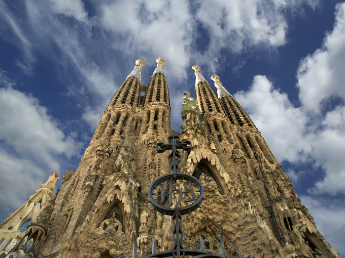 Nhà thờ Sagrada Familia - kiệt tác của kẻ điên hay thiên tài?