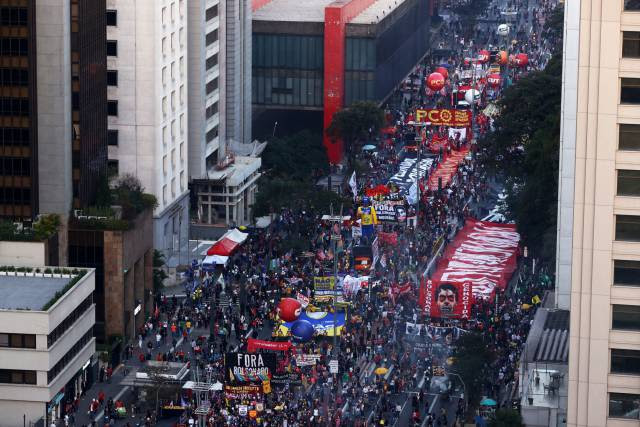 Atos contra Bolsonaro com novos partidos e público mais disperso