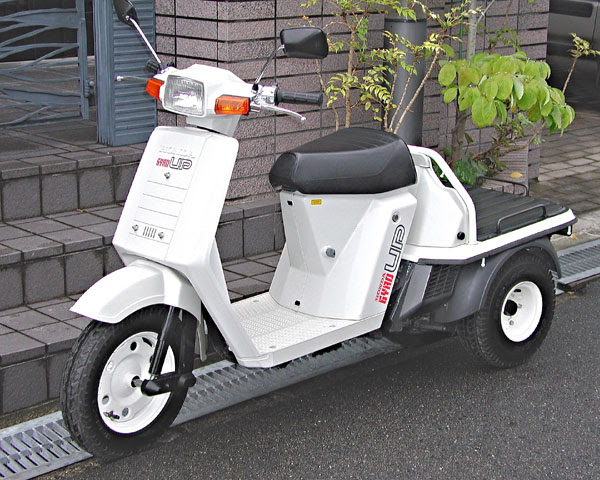 すごい 50cc バイク 三輪 カラチ