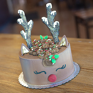 Here's the cake i've been excited to show you! Christmas Cakes