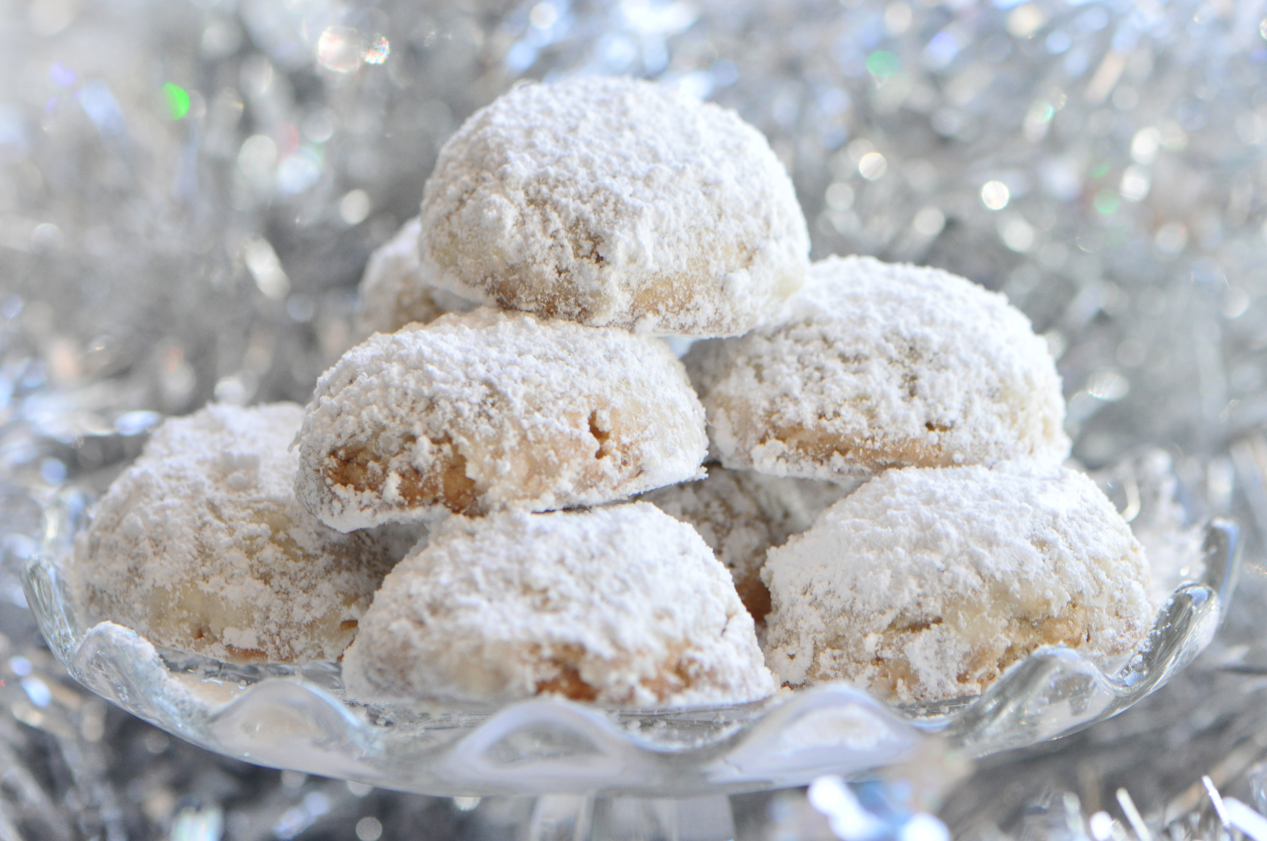 Considering that the christmas celebration is special in each country, mexico welcomes thousands of tourists each year who want to get a glimpse at their way of celebrating this festival. Christmas Cookie Countdown And Mexican Wedding Cookie Recipe Sifting Focus