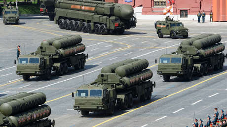 Sistemas antiaéreos rusos S-400  durante el desfile del Día de la Victoria en Moscú, el 9 de mayo de 2015.