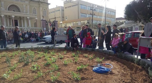 Χανιά: Μαθητές συμμετείχαν σε δράση φύτευσης στον κόμβο της Ευαγγελίστριας