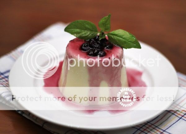 My Small Kitchen: Yogurt Pudding with Blueberry Sauce