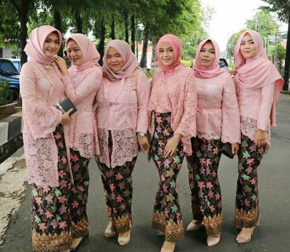 Model Kebaya  2022 Hijab  Untuk Orang  Gemuk Seputar Model