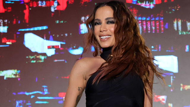 "Tem Photoshop aqui? Não é possível que eu esteja assim", diz Anitta