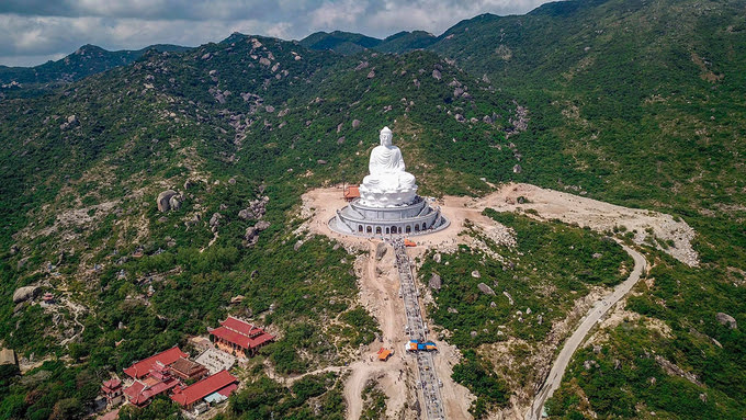 Tượng Phật ngồi lớn nhất Đông Nam Á ở Bình Định