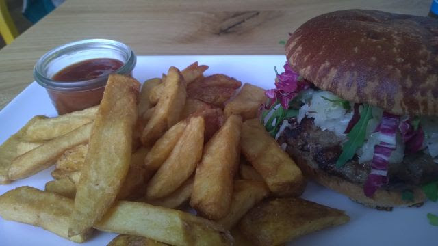 Wie der titel schon verrät versuchen wir hier die negativen statements zu dem lieferservice „burger haus in nürnberg zu beurteilen. Der Burger Post Nummer Neun