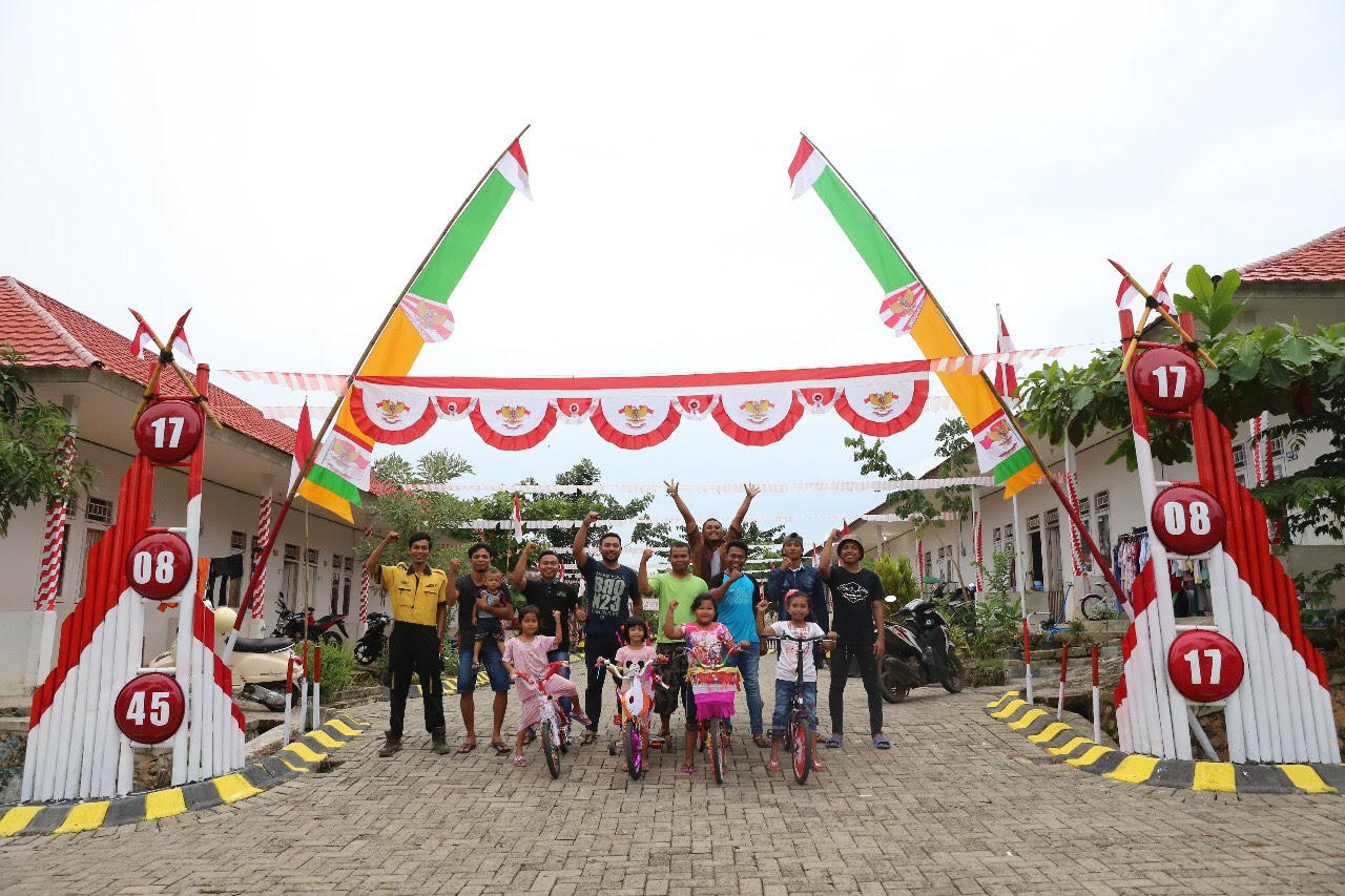 Gapura Unik Dari Bambu Paimin Gambar