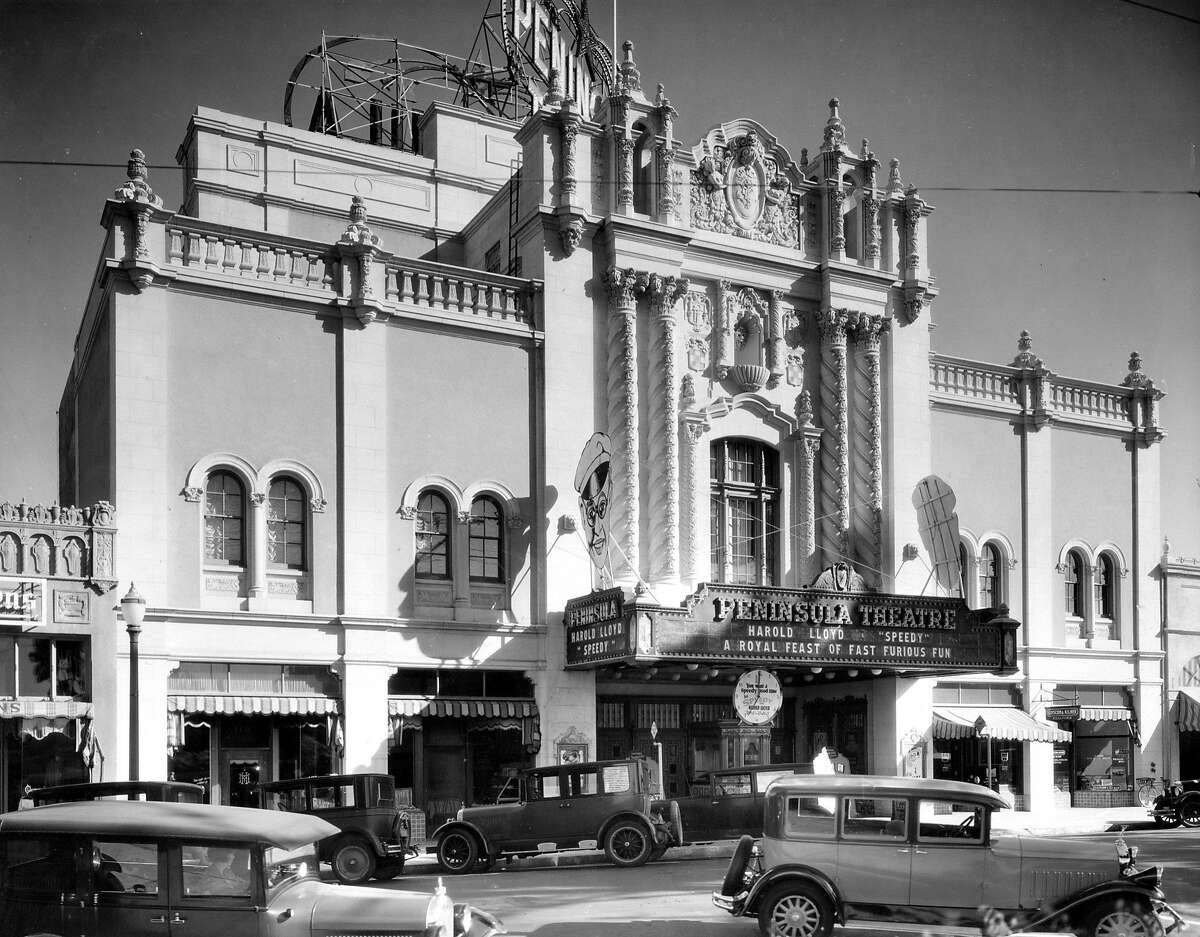 The Peninsula Theatre in
                              Burlingame on October 4, 1930, courtesy of
                              Gabriel Moulin.