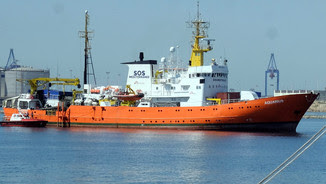 L'Aquarius arribant al port de València, el 17 de juny del 2018 (ACN)