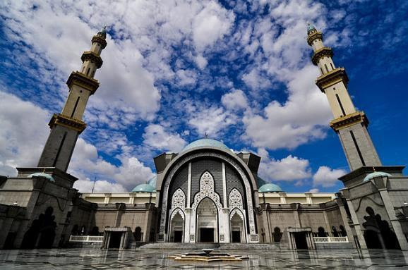 Masjid wilayah persekutuan in kuala lumpur, malaysia. Masjid Wilayah Persekutuan Kuala Lumpur