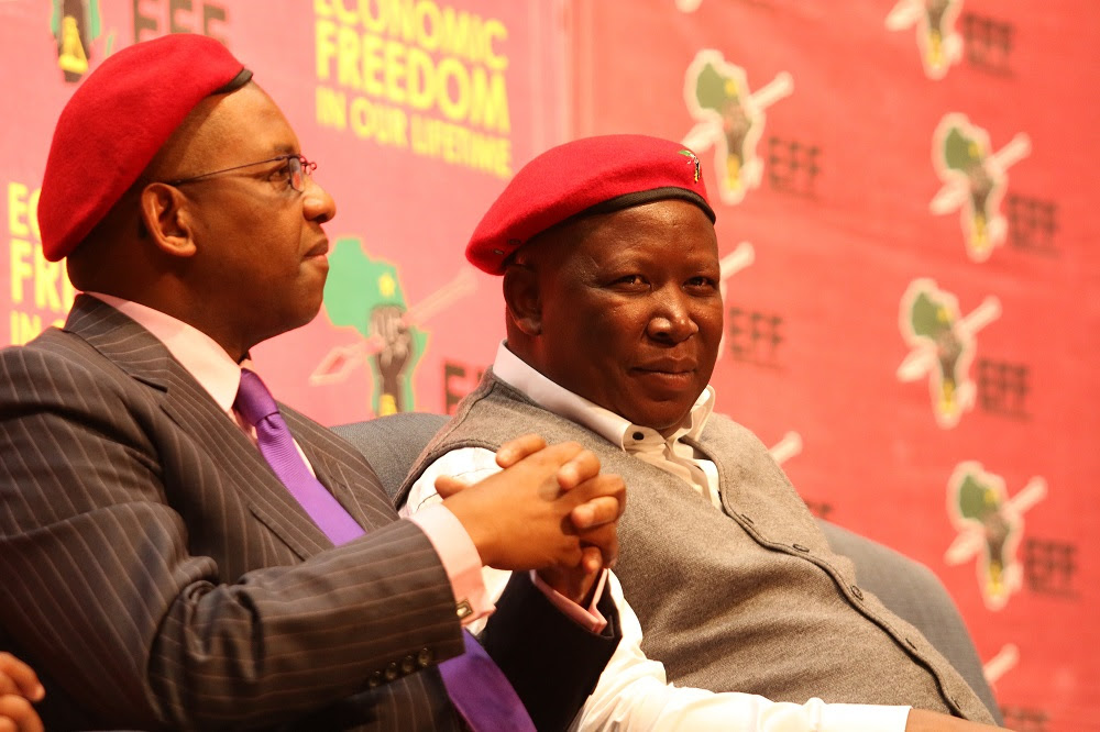 Vuyani pambo es un político sudafricano. Vuyani Pambo Wits Vuvuzela