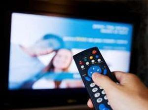Siaran tv digital terestrial adalah siaran yang menggunakan frekuensi vhf/uhf seperti halnya penyiaran analog, tetapi dengan konten digital. Kementerian Komunikasi Dan Informatika
