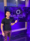 Edu Scarfon comanda o Programa Bom Astral